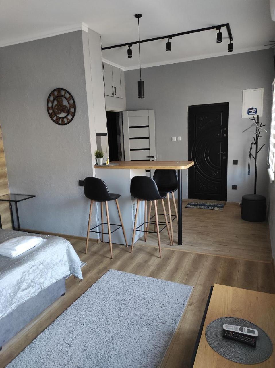 Apart Club Tolstogo Tjernivtsi Exteriör bild