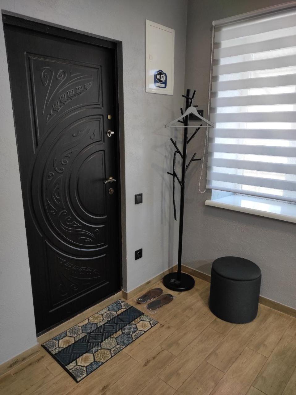 Apart Club Tolstogo Tjernivtsi Exteriör bild